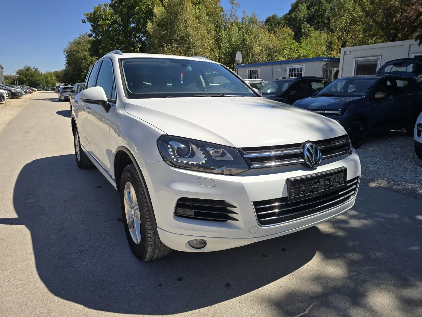 VW Touareg 3.0TDI 245к.с 4х4 Топ състояние , снимка 2 - Автомобили и джипове - 52627697