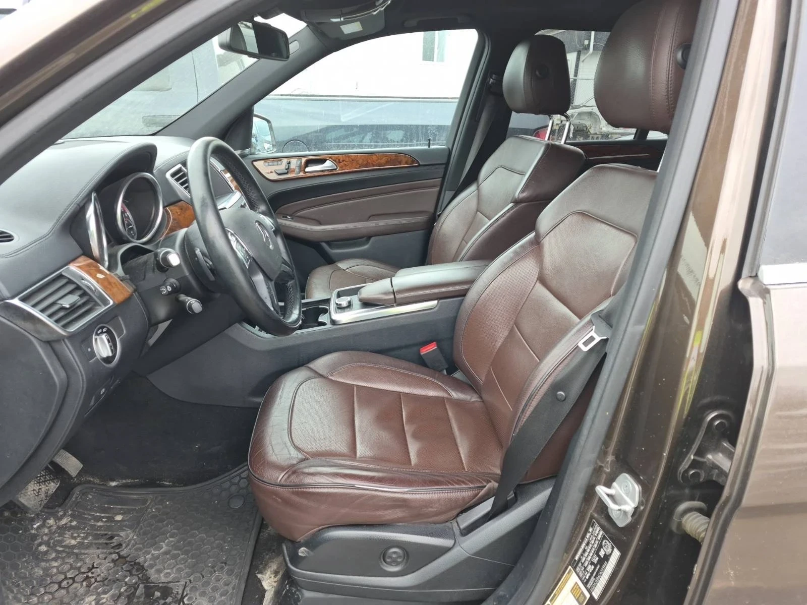 Mercedes-Benz ML 350 AMG PACK/ОЧАКВАН ВНОС/H&K/DISTRONIC/PANO/ОБДУХВАНЕ, снимка 5 - Автомобили и джипове - 53816985