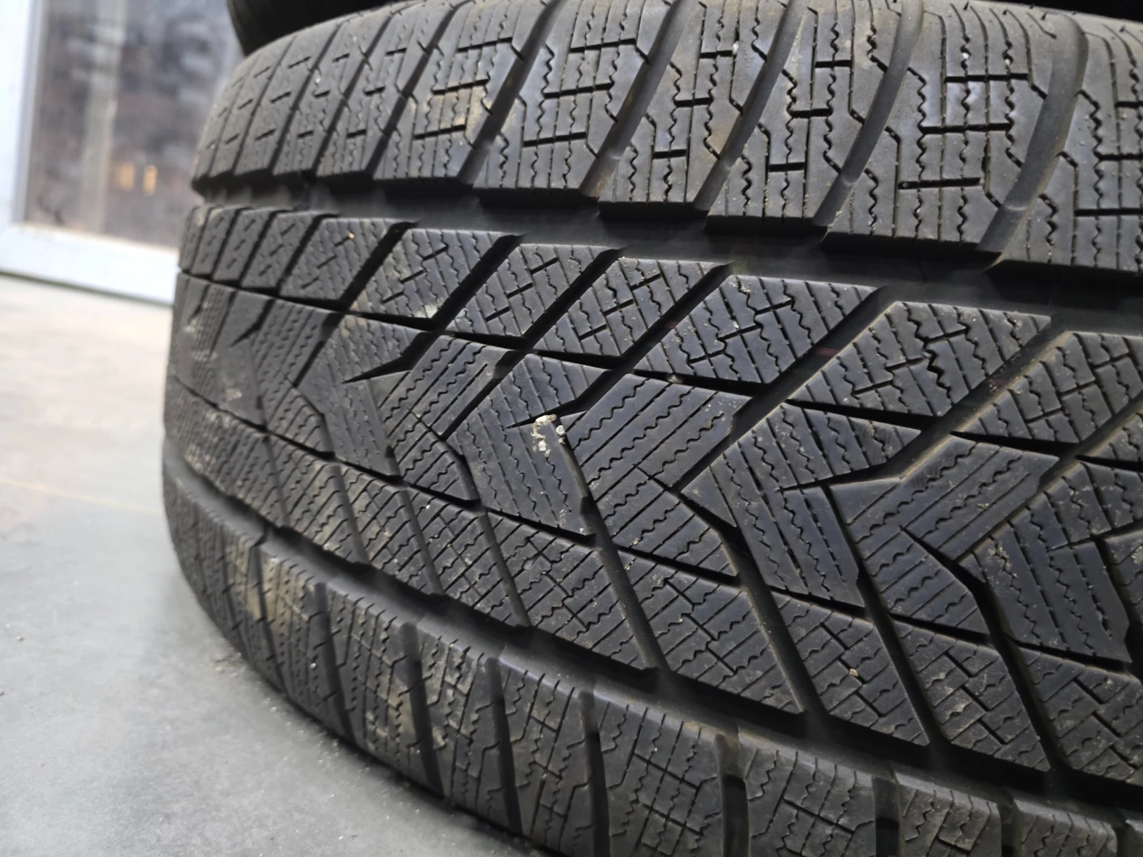 Гуми Зимни 255/50R20, снимка 6 - Гуми и джанти - 54000985