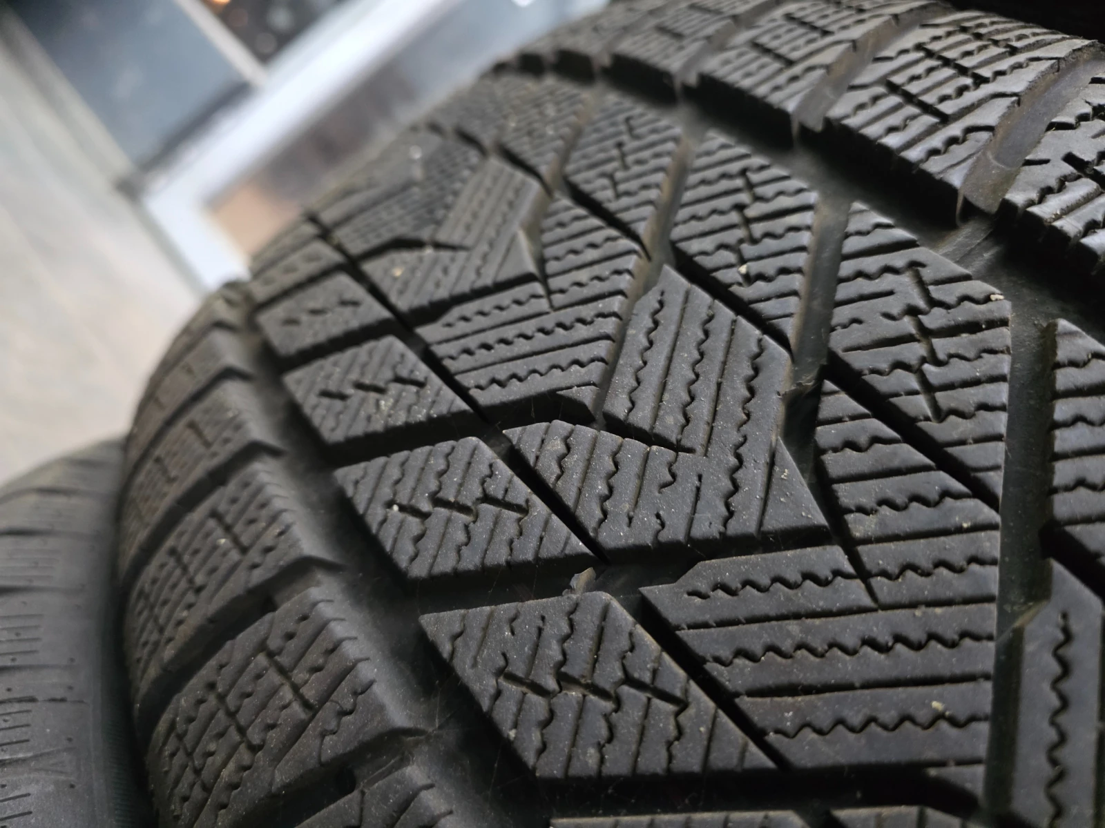 Гуми Зимни 255/50R20