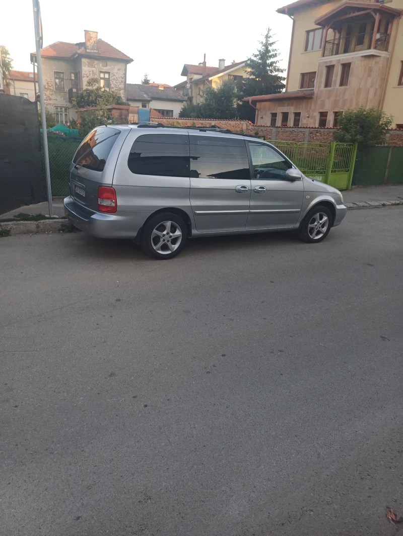 Kia Carnival, снимка 2 - Автомобили и джипове - 47211202