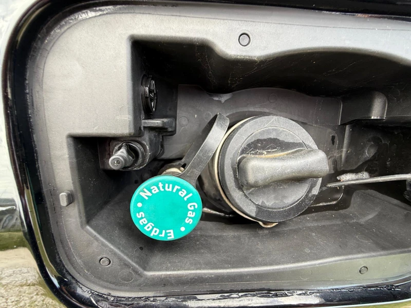 Mercedes-Benz E 200 CNG, снимка 5 - Автомобили и джипове - 52610281