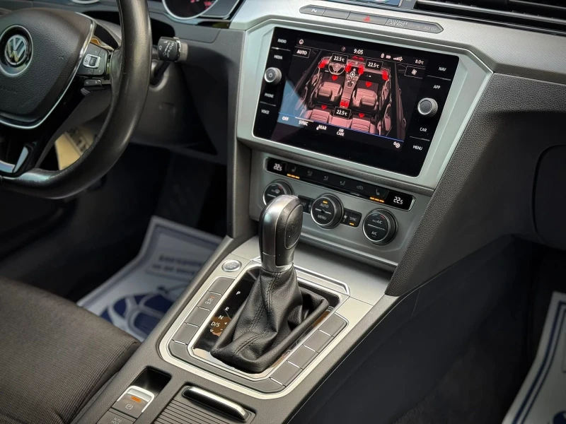 VW Passat 2.0TDI * Massage* DSG* Distronic* FrontAssist* , снимка 12 - Автомобили и джипове - 50978148