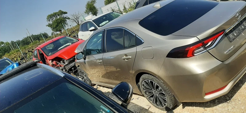 Toyota Corolla 1.5 i, снимка 2 - Автомобили и джипове - 51500205