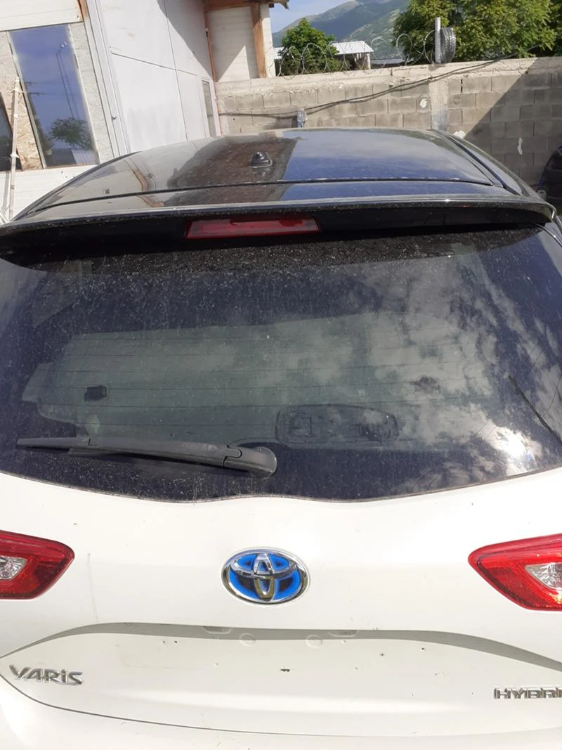 Toyota Yaris 1.5 HIBRID, снимка 2 - Автомобили и джипове - 45944442