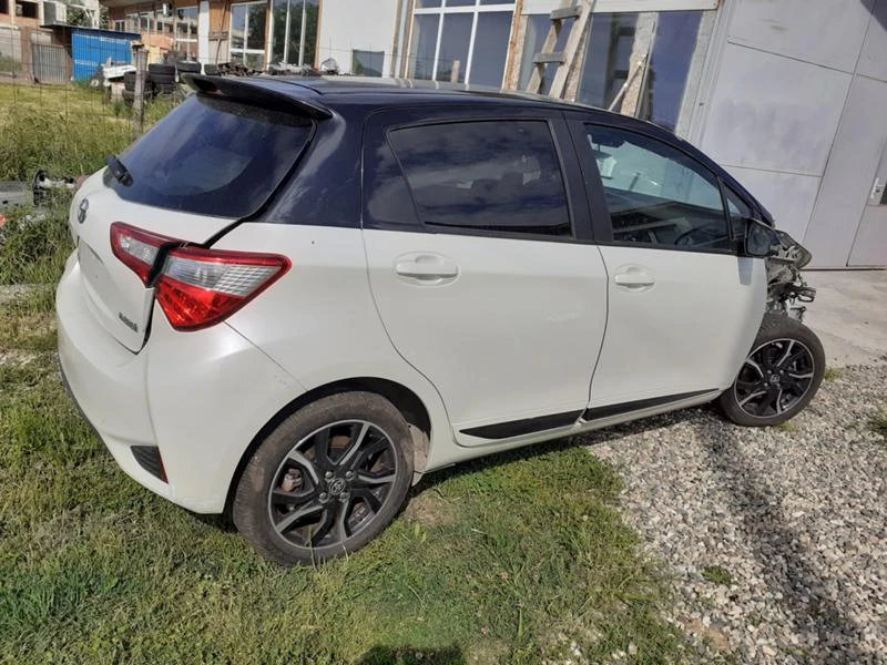 Toyota Yaris 1.5 HIBRID, снимка 3 - Автомобили и джипове - 45944442