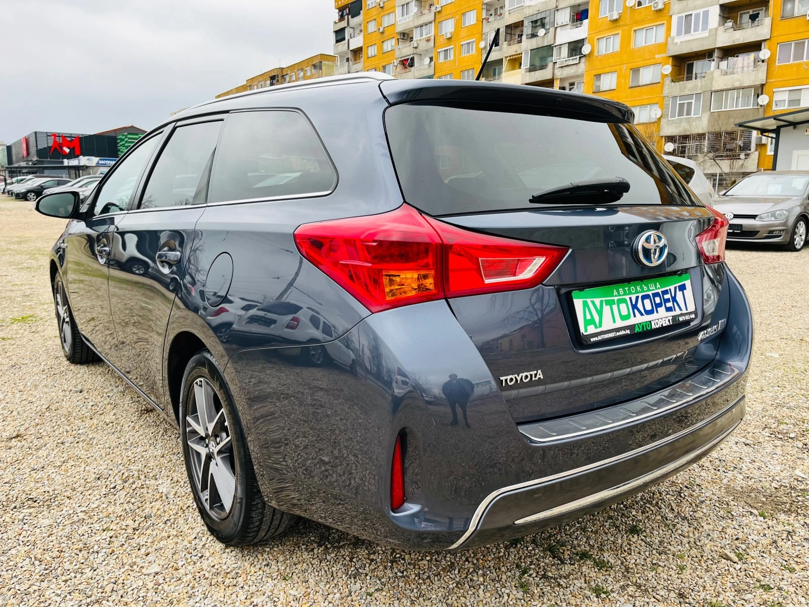 Toyota Auris 1.8 HIBRID КАТО НОВА - изображение 7