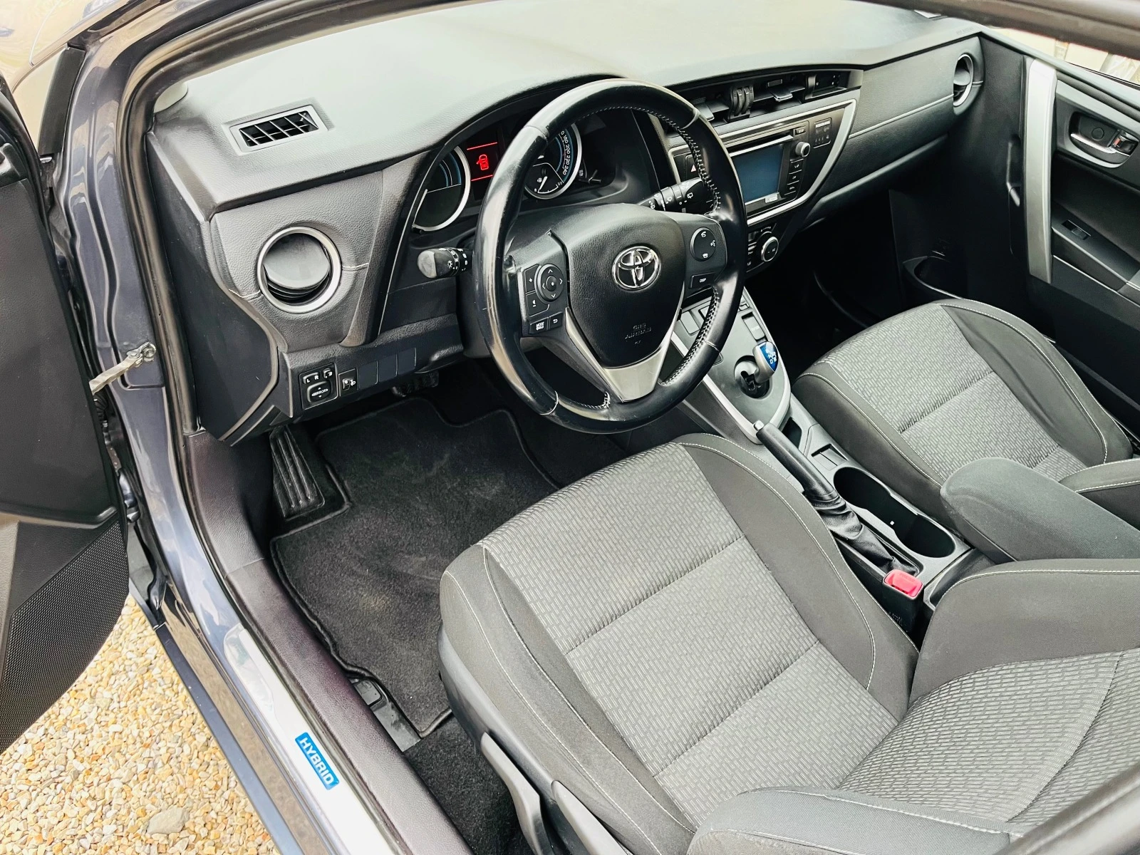 Toyota Auris 1.8 HIBRID КАТО НОВА - изображение 9