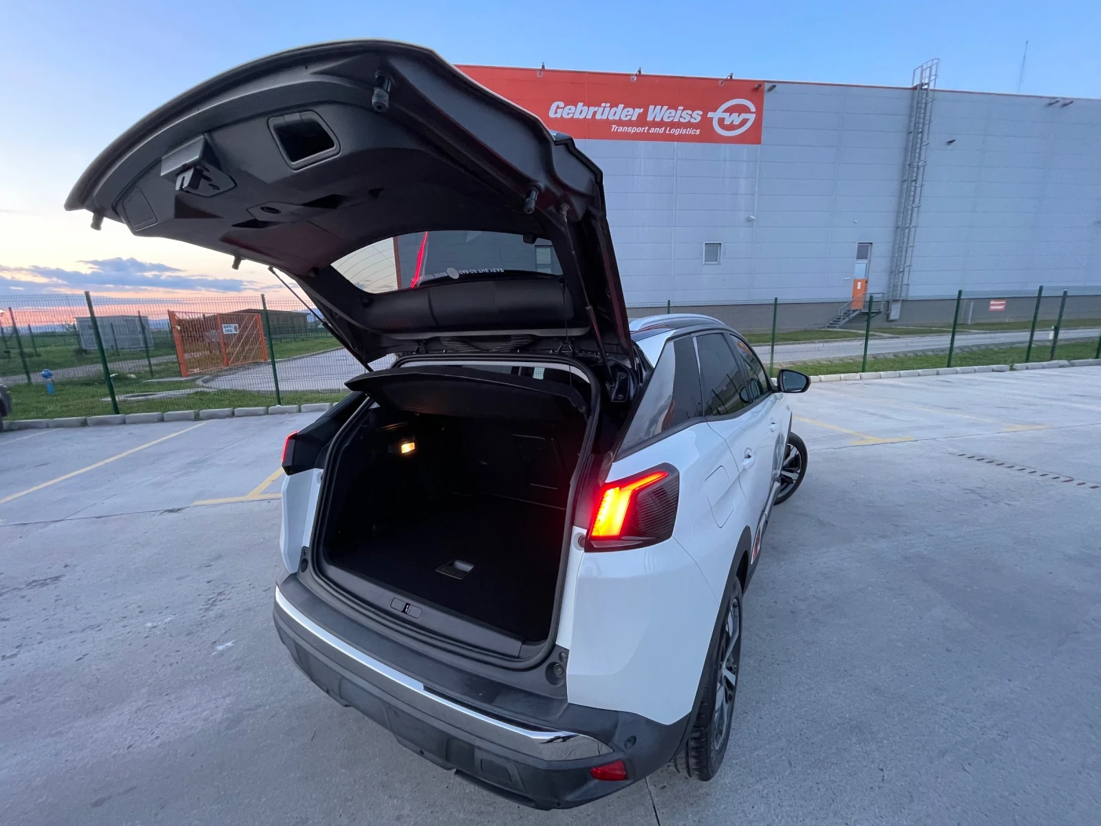 Peugeot 3008 1.5 BLUE HDI от 1-ви собственик - изображение 8