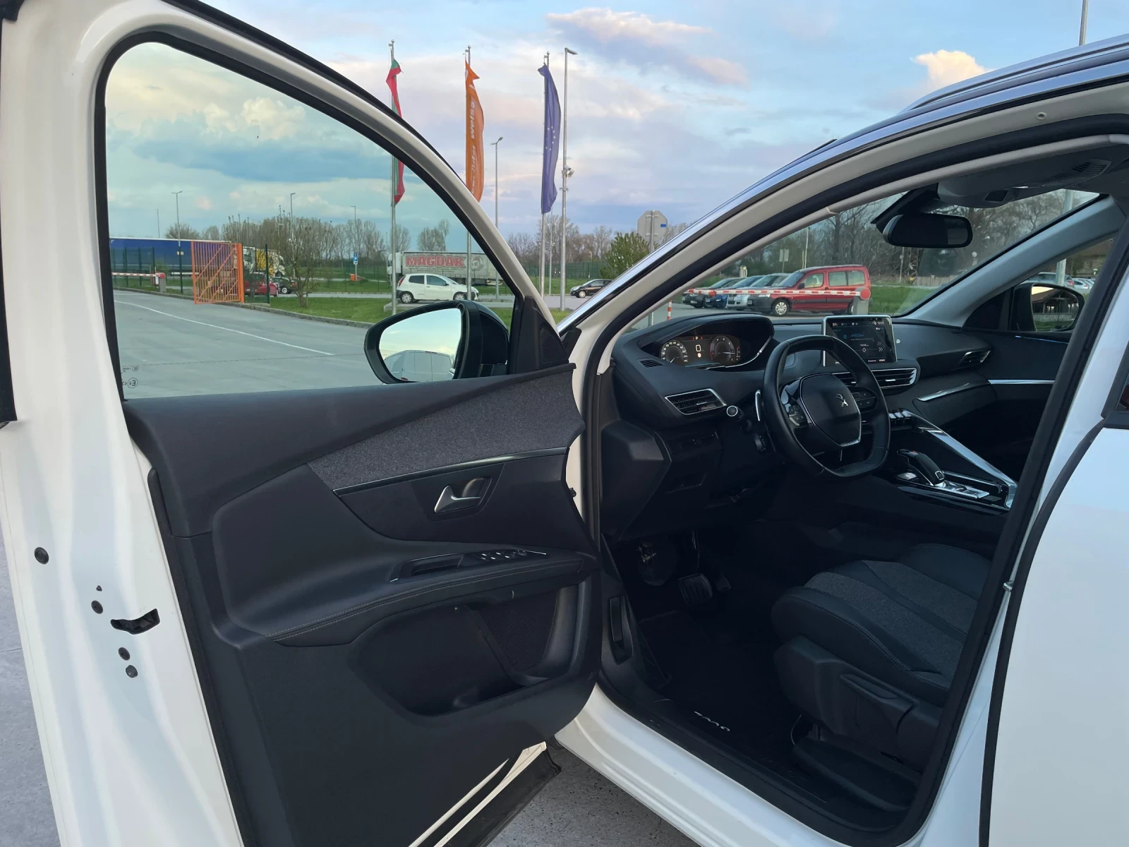 Peugeot 3008 1.5 BLUE HDI от 1-ви собственик - изображение 9
