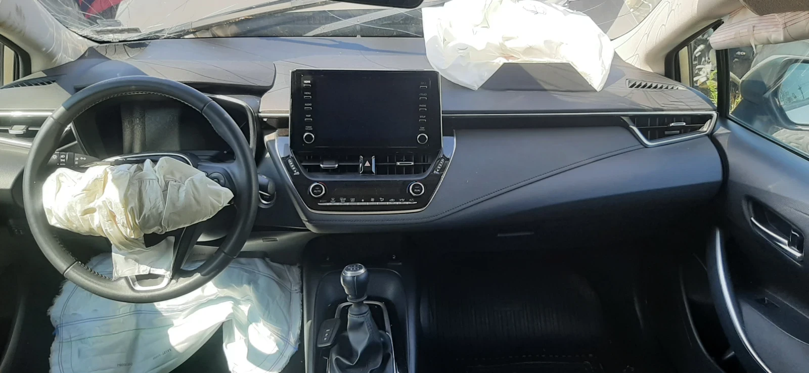 Toyota Corolla 1.5 i - изображение 7
