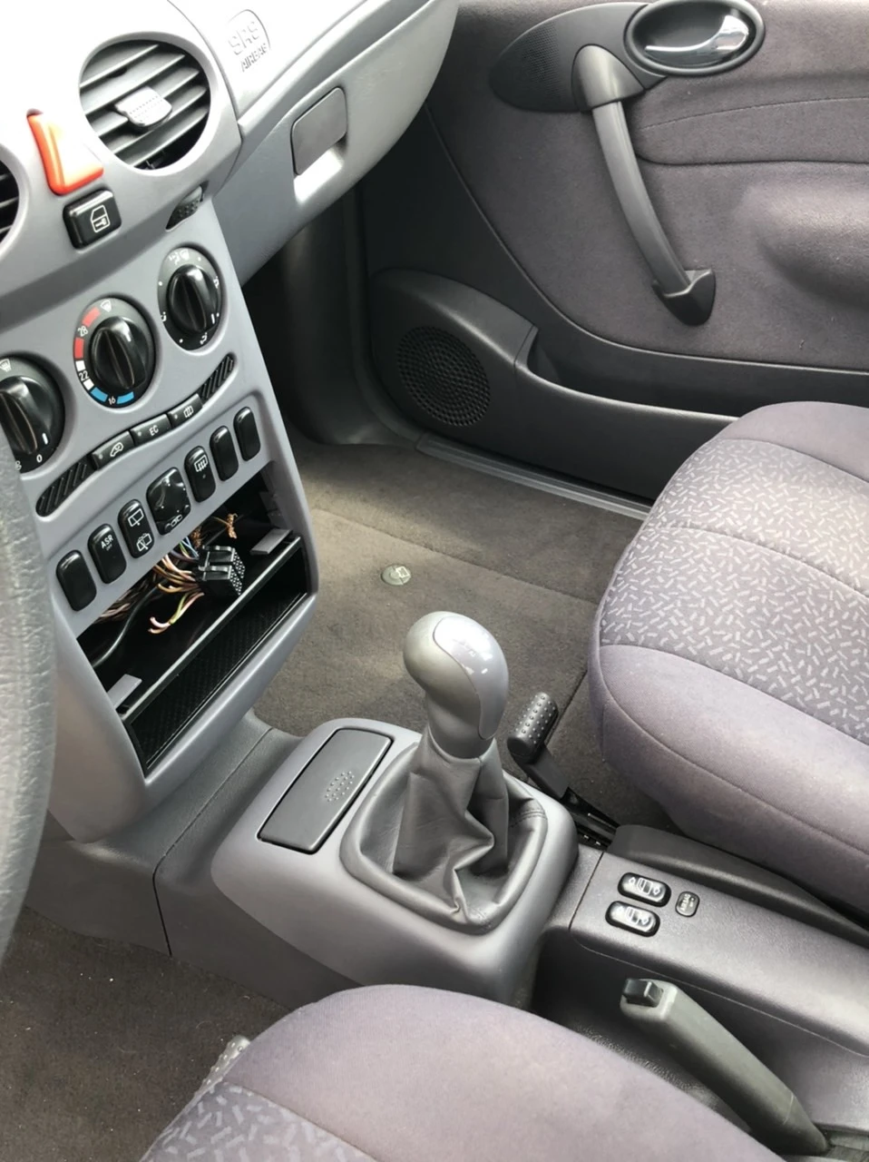 Mercedes-Benz A 140 1.4B - изображение 8