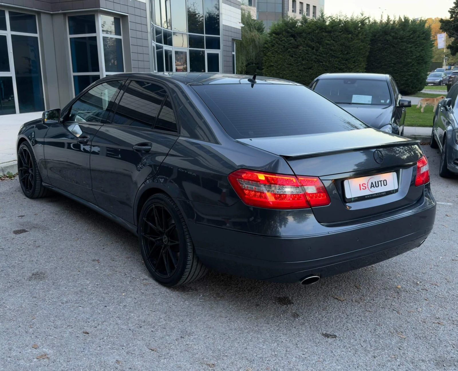 Mercedes-Benz E 350 AMG/4Matic/Ambient/Harman Kardon/Шибедах/Камера - изображение 4