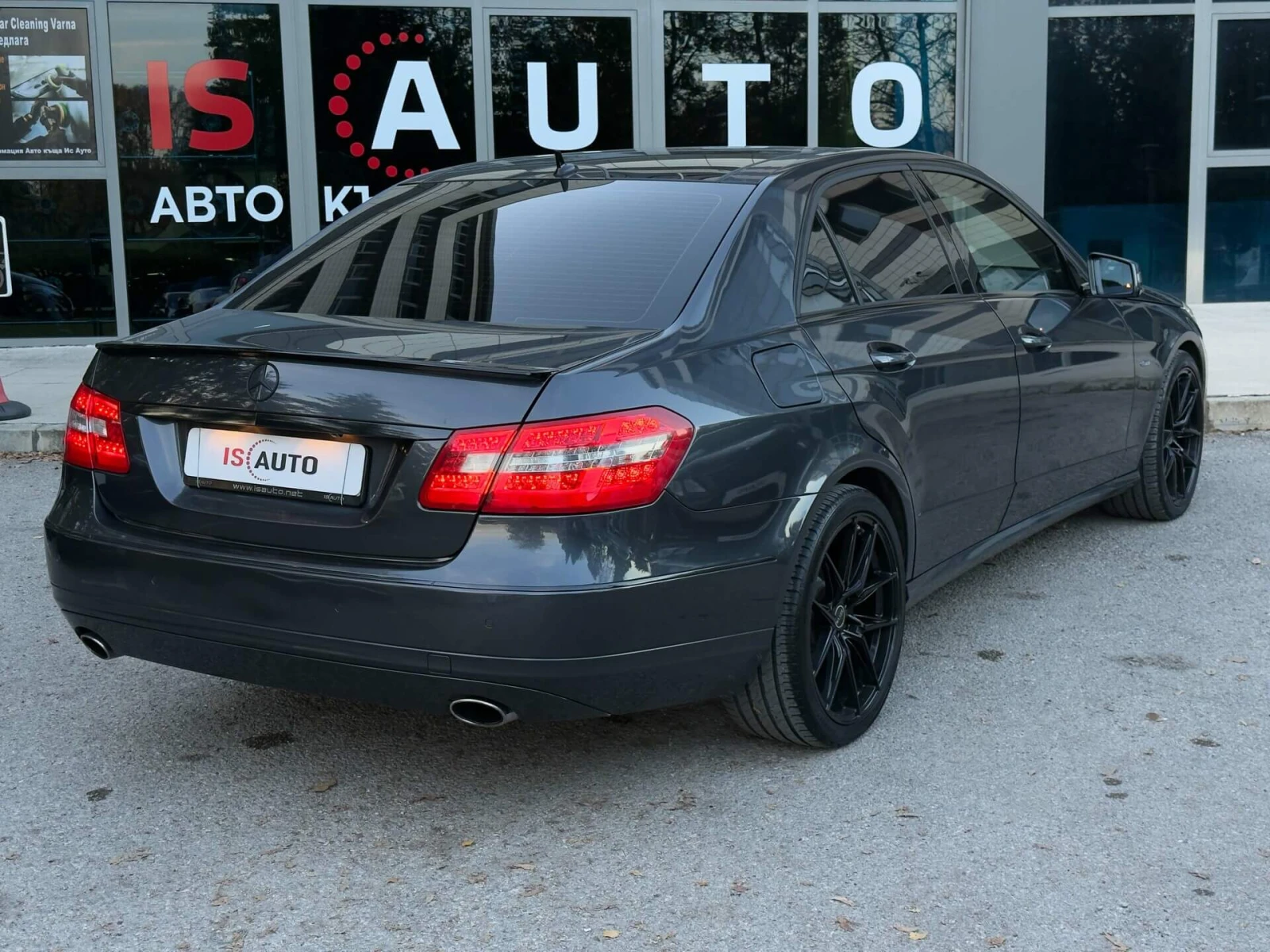 Mercedes-Benz E 350 AMG/4Matic/Ambient/Harman Kardon/Шибедах/Камера - изображение 3