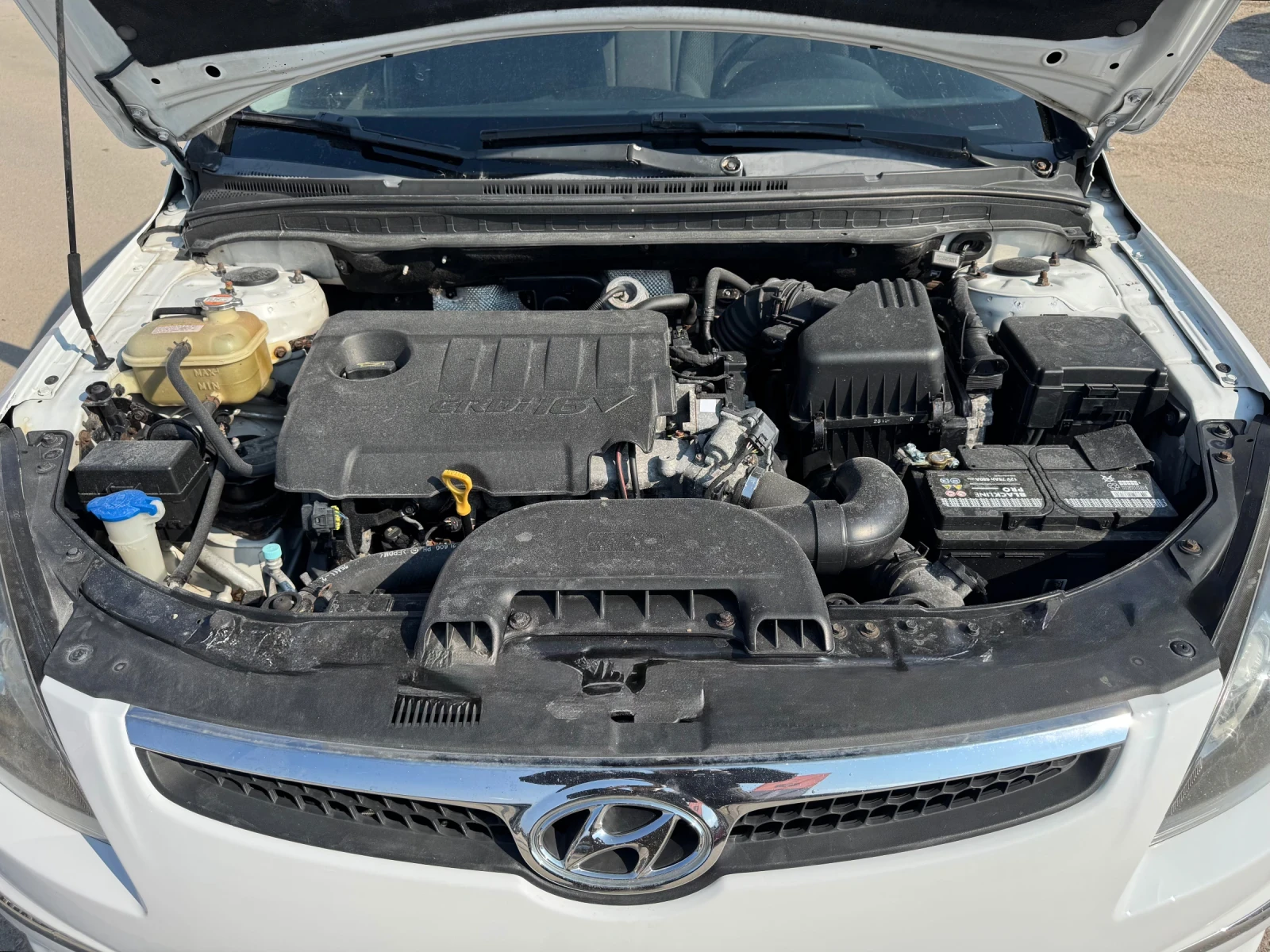 Hyundai I30 SW 1.6 CRDI KLIMA, снимка 15 - Автомобили и джипове - 53746396