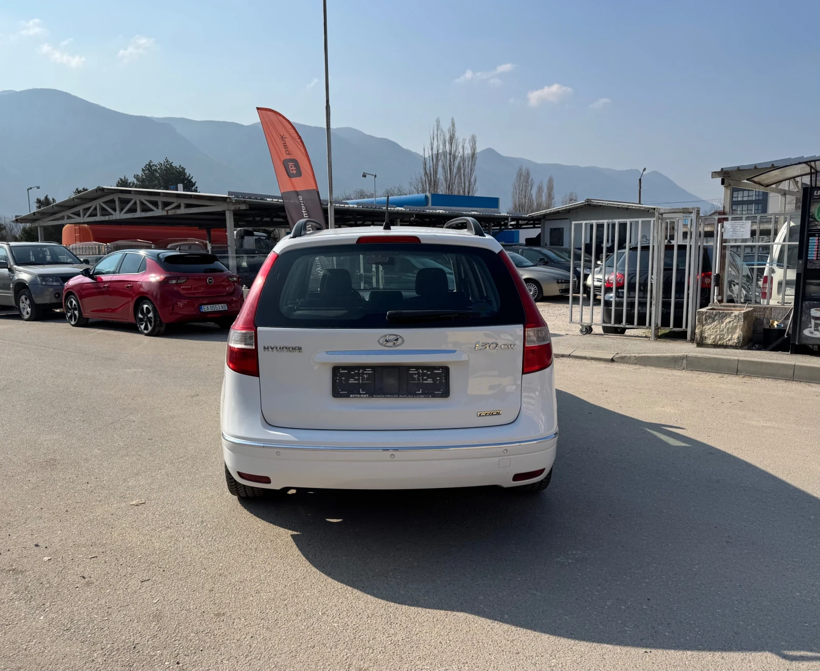 Hyundai I30 SW 1.6 CRDI KLIMA, снимка 6 - Автомобили и джипове - 53746396