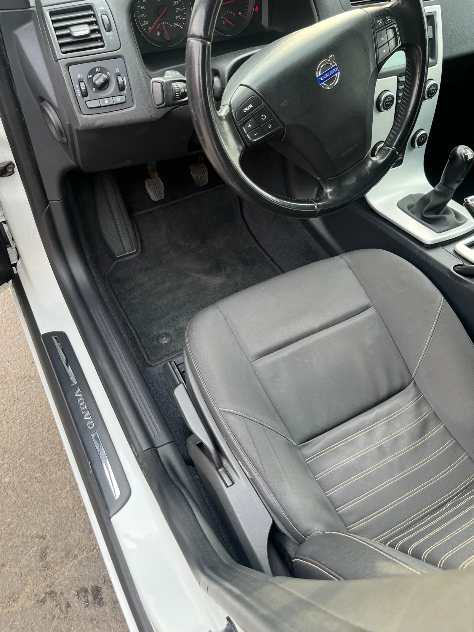 Volvo V50, снимка 6 - Автомобили и джипове - 53877898