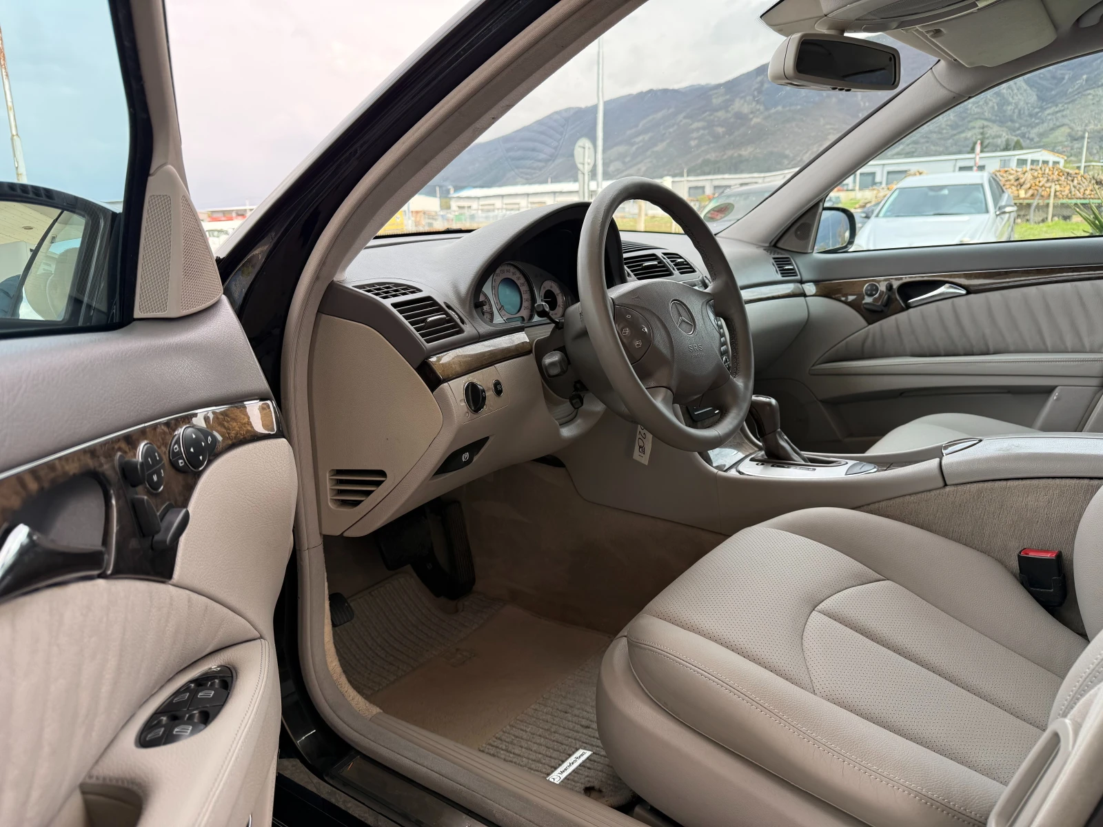 Mercedes-Benz E 320 Euro4/Avantgarde, снимка 8 - Автомобили и джипове - 54149755