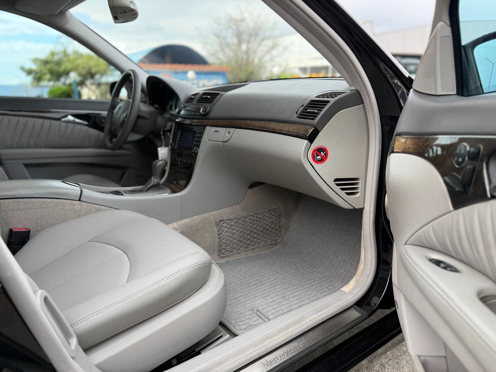 Mercedes-Benz E 320 Euro4/Avantgarde, снимка 15 - Автомобили и джипове - 54149755