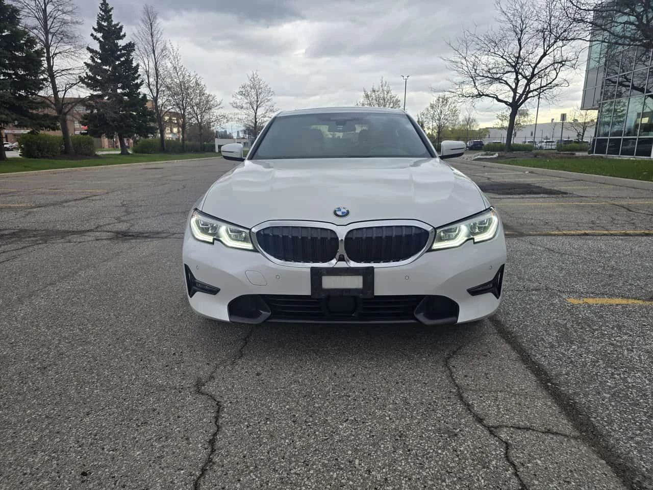 BMW 330 i xDrive/ДИСТРОНИК/ШИБИДАХ/360 КАМЕРИ, снимка 2 - Автомобили и джипове - 54387558