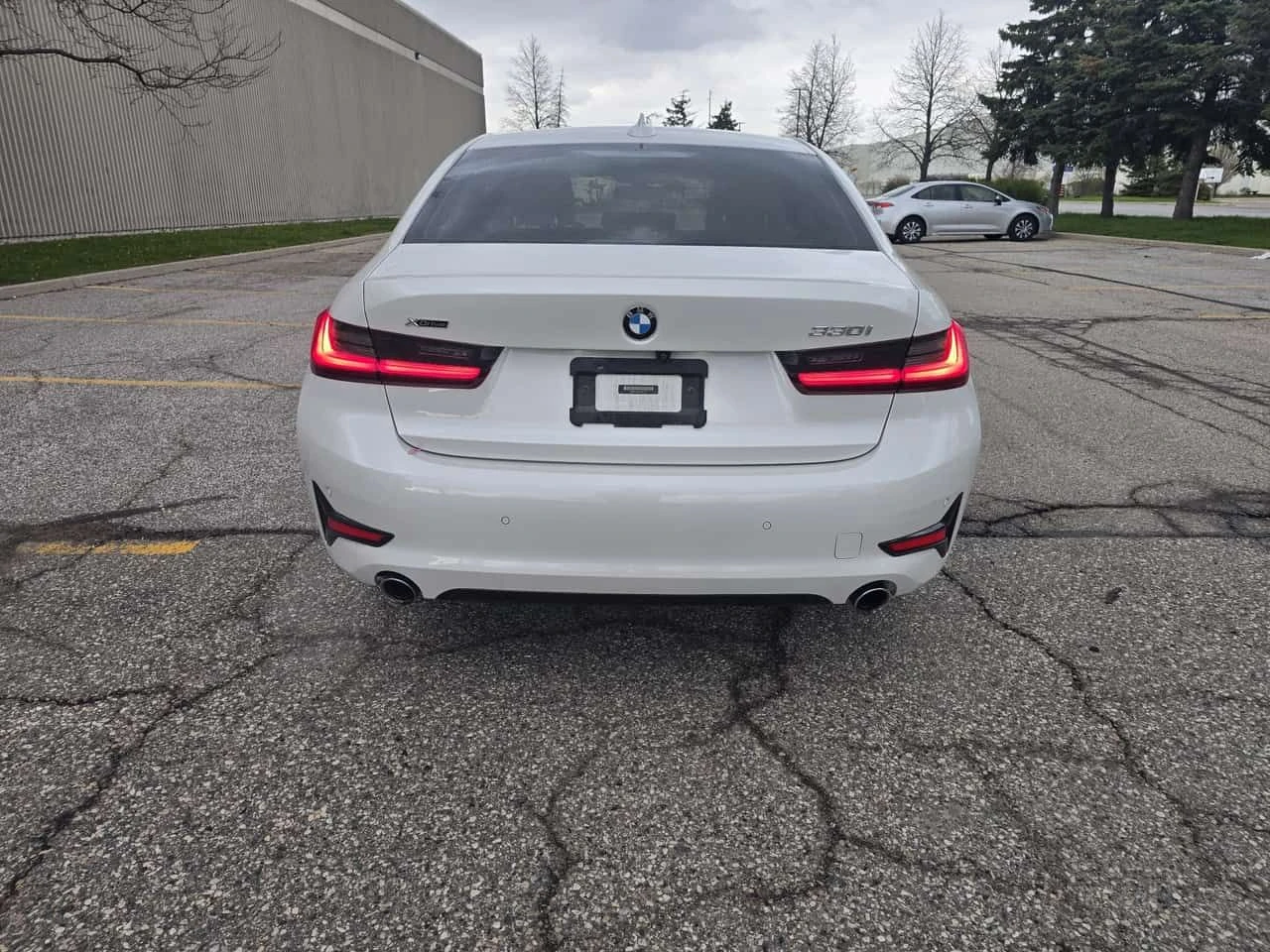 BMW 330 i xDrive/ДИСТРОНИК/ШИБИДАХ/360 КАМЕРИ, снимка 6 - Автомобили и джипове - 54387558