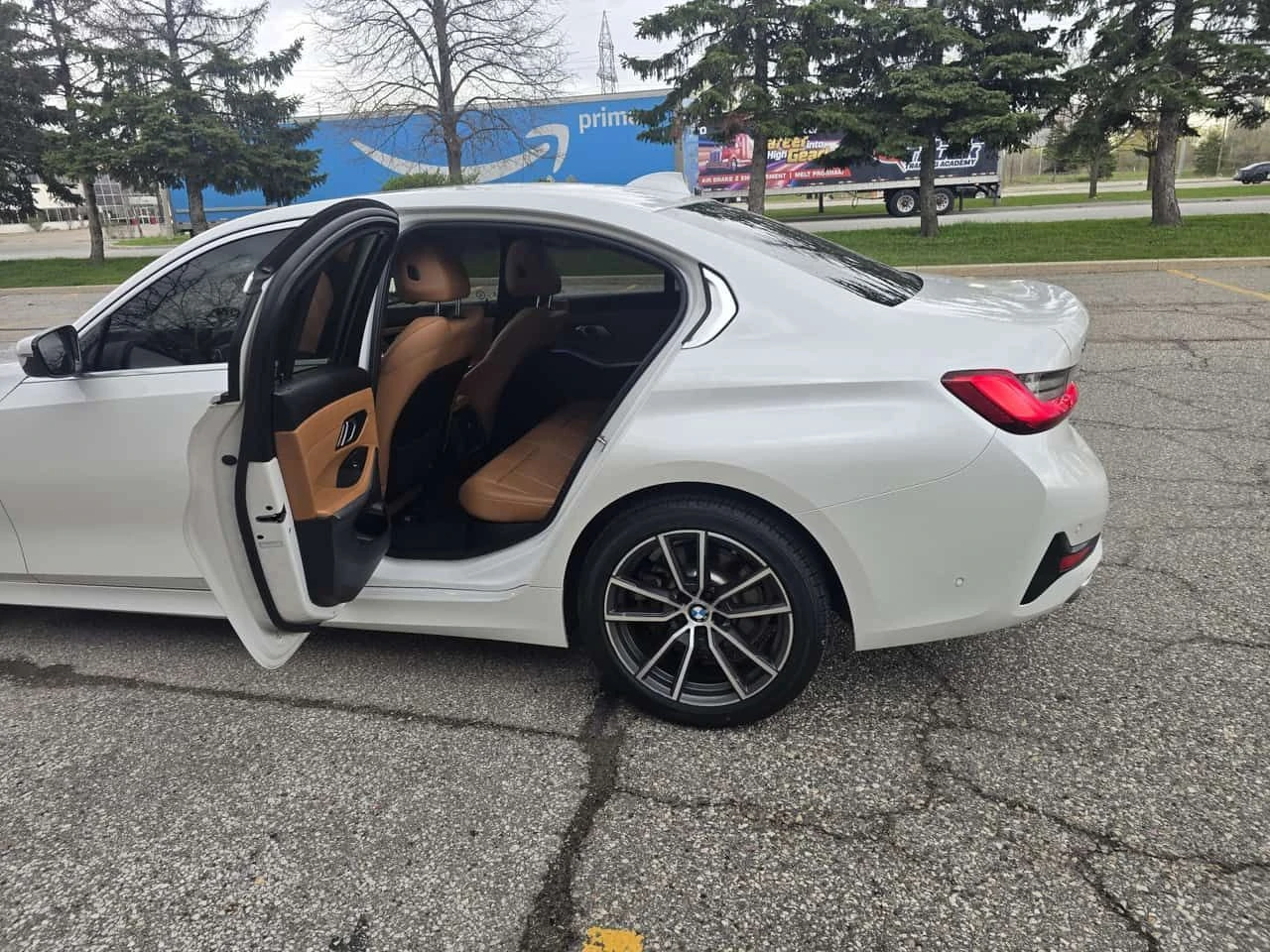 BMW 330 i xDrive/ДИСТРОНИК/ШИБИДАХ/360 КАМЕРИ, снимка 8 - Автомобили и джипове - 54387558