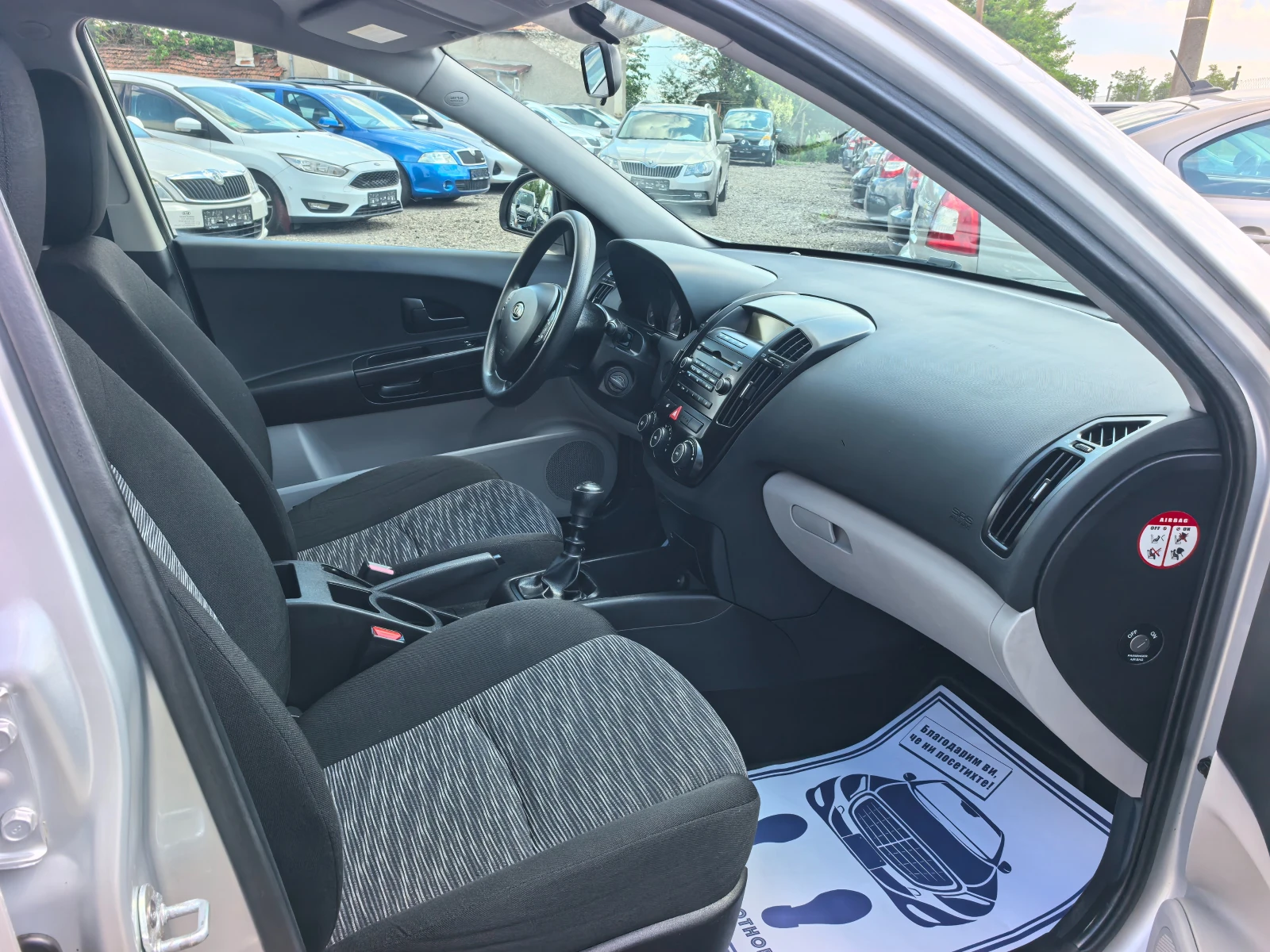 Kia Ceed 1.6i, снимка 13 - Автомобили и джипове - 54821978