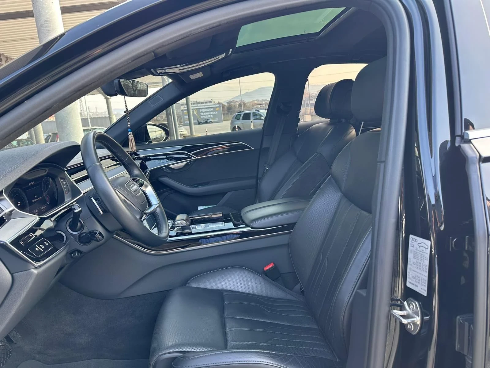 Audi A8 5.0TFSI 77 000км. ПЪЛНА СЕРВИЗНА ИСТОРИЯ* , снимка 9 - Автомобили и джипове - 55037723