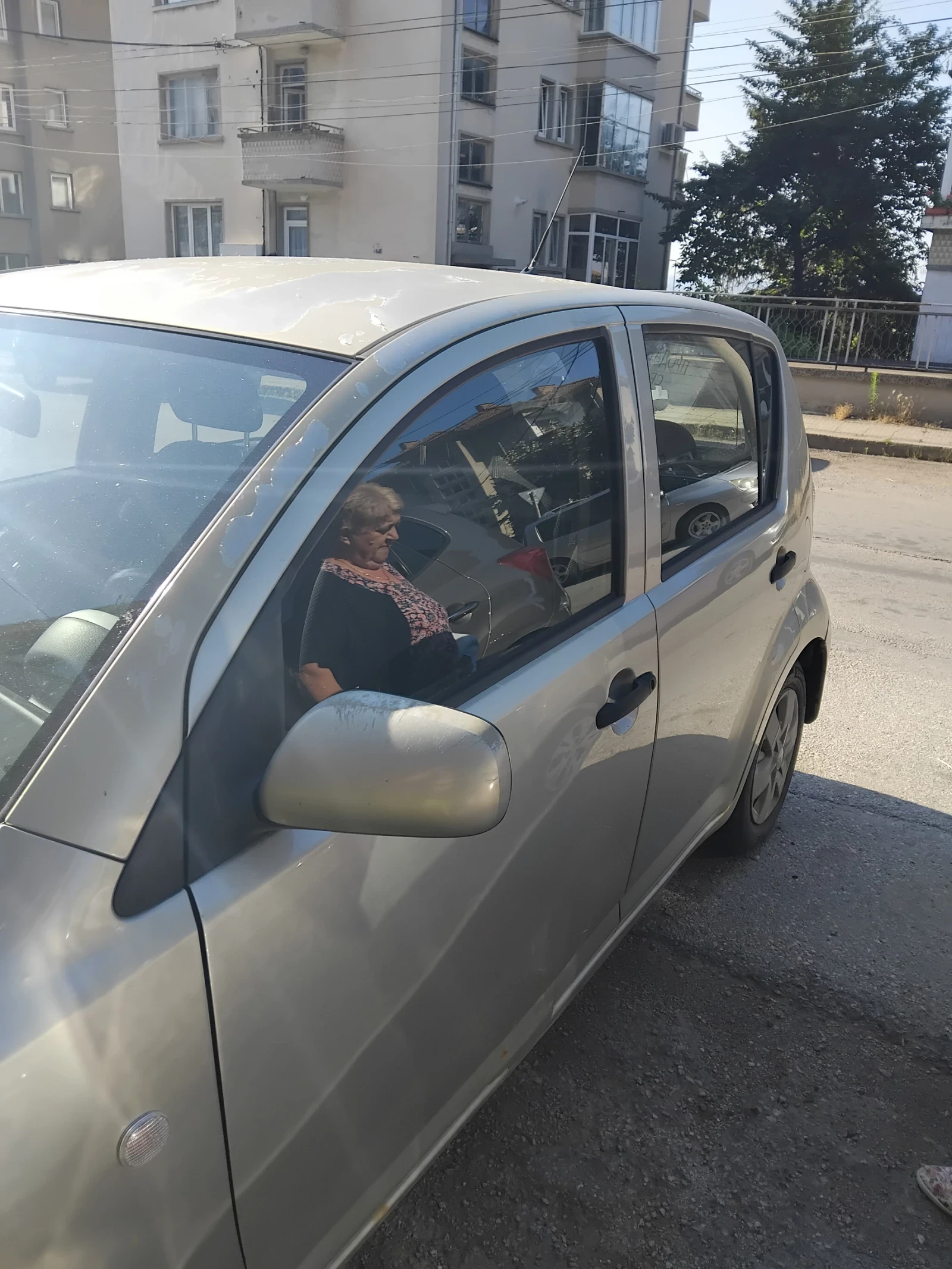 Daihatsu Sirion 1.0 12V, снимка 4 - Автомобили и джипове - 55271701