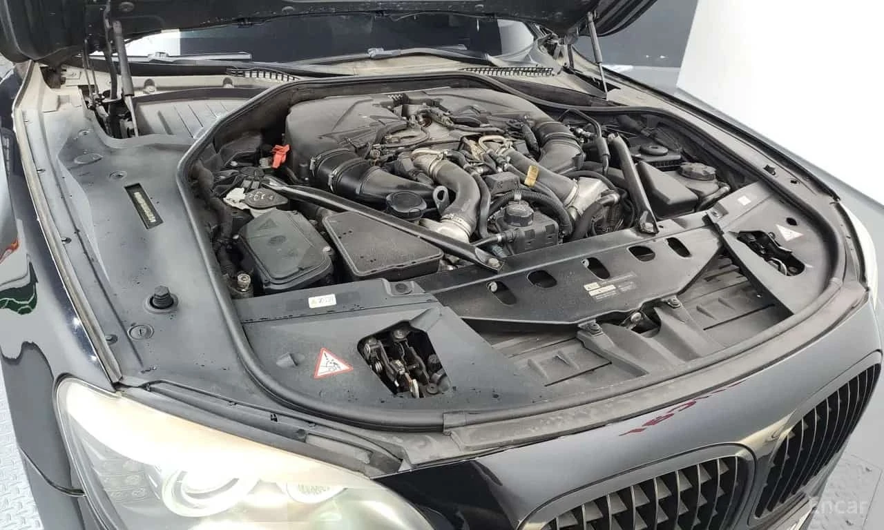 BMW 750 * 750Li M Sports * ЦЕНА ДО БГ, снимка 6 - Автомобили и джипове - 56296526