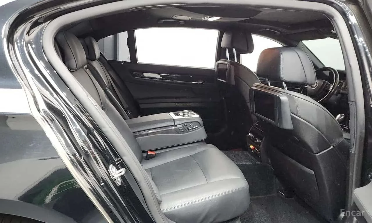 BMW 750 * 750Li M Sports * ЦЕНА ДО БГ, снимка 16 - Автомобили и джипове - 56296526