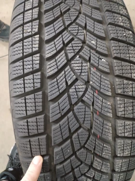 Toyota Rav4, снимка 15 - Автомобили и джипове - 53134744