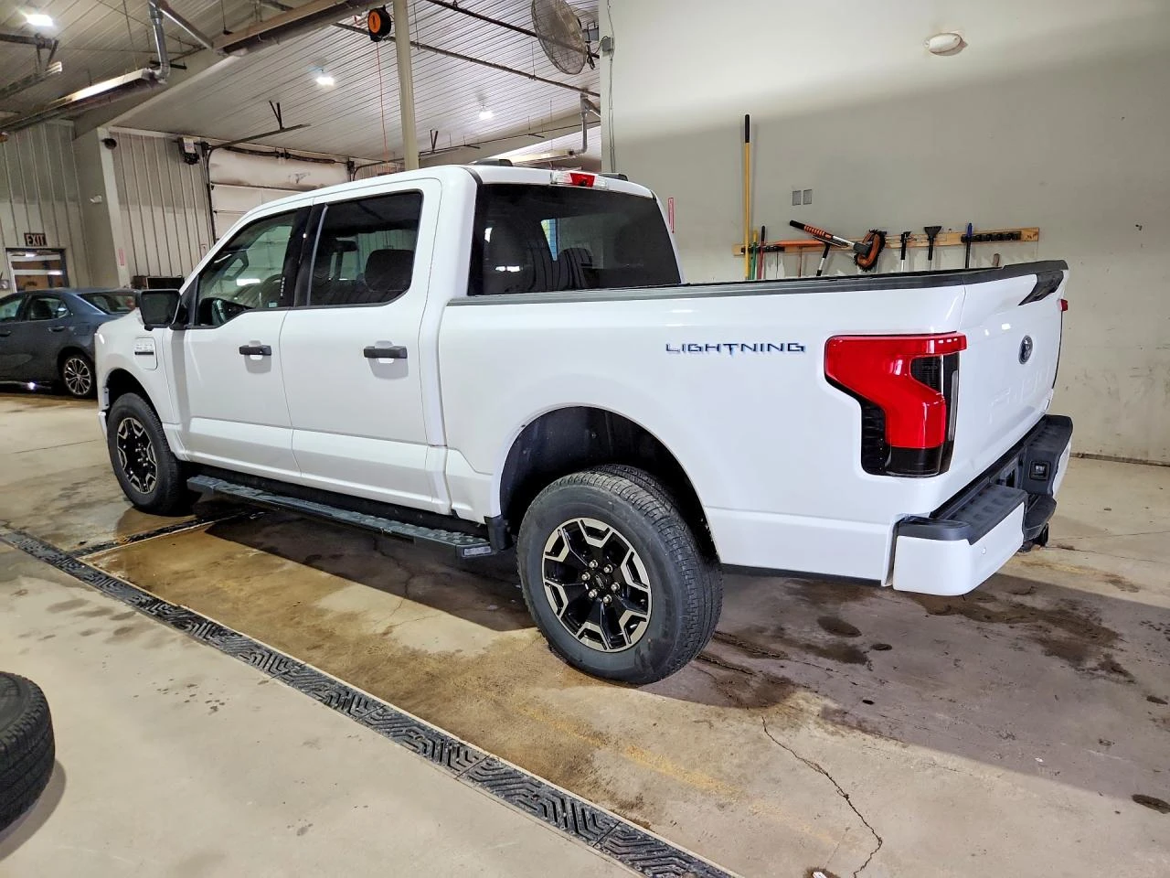 Ford F150 Lightning Pro, снимка 2 - Автомобили и джипове - 54374822