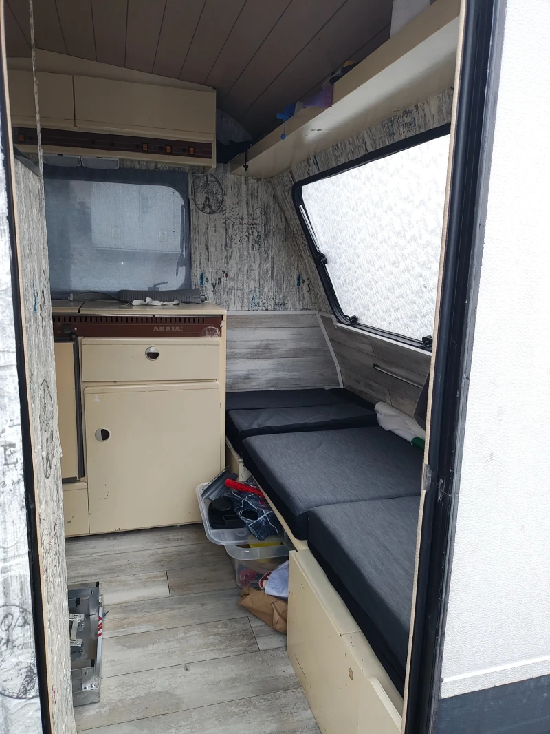Каравана Adria 410 slt, снимка 7 - Каравани и кемпери - 51894925