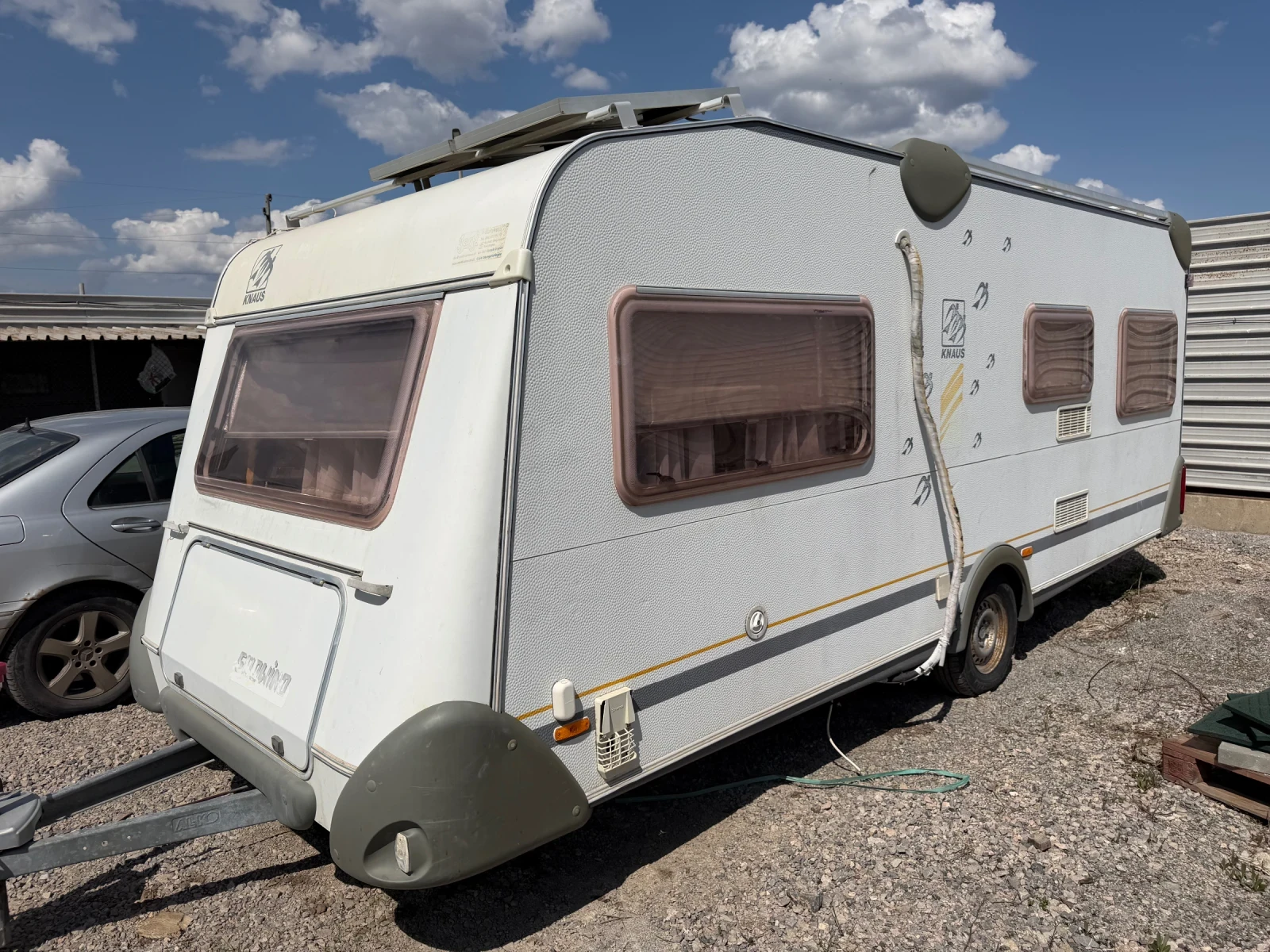 Каравана Knaus 550, снимка 2 - Каравани и кемпери - 54405610