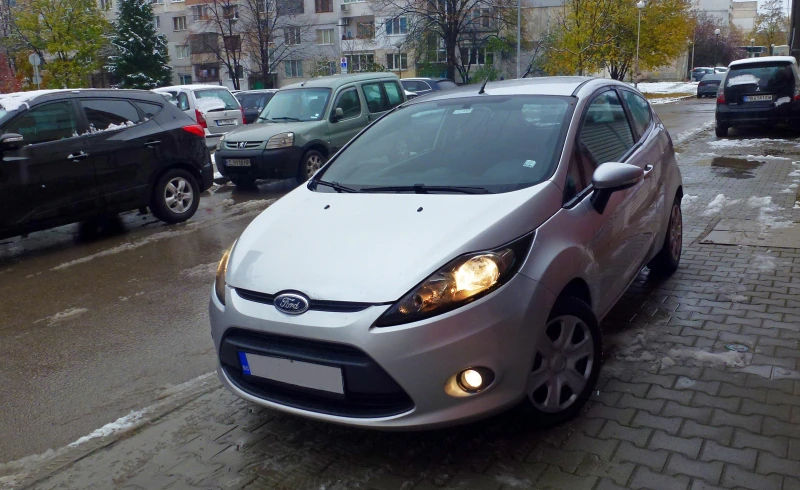 Ford Fiesta 16v A/C (MK-7), снимка 1 - Автомобили и джипове - 47938114