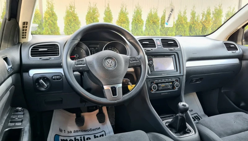 VW Golf 1.6TDI, снимка 10 - Автомобили и джипове - 48730339