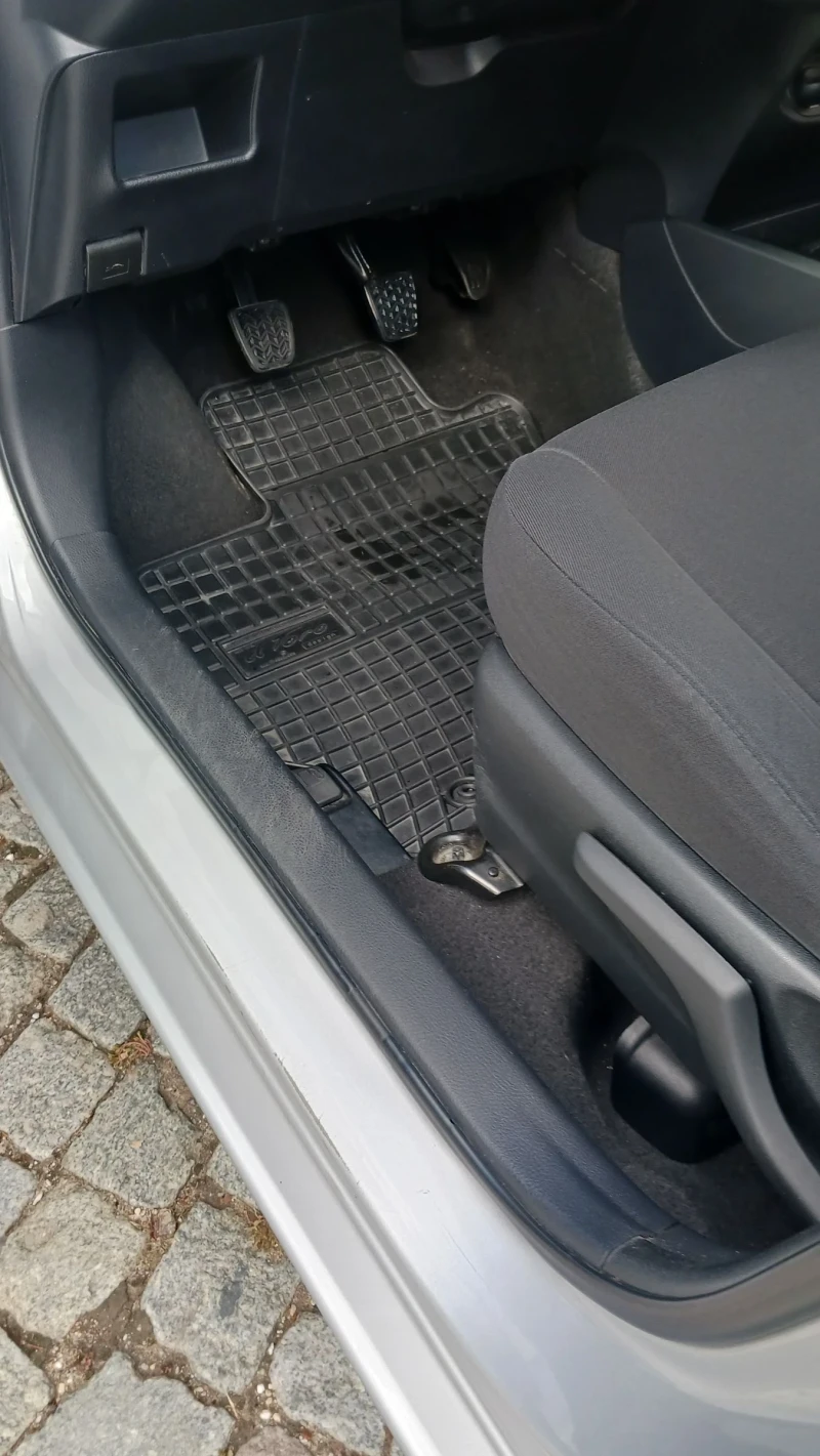 Toyota Yaris 1.33 газ, снимка 8 - Автомобили и джипове - 50239297