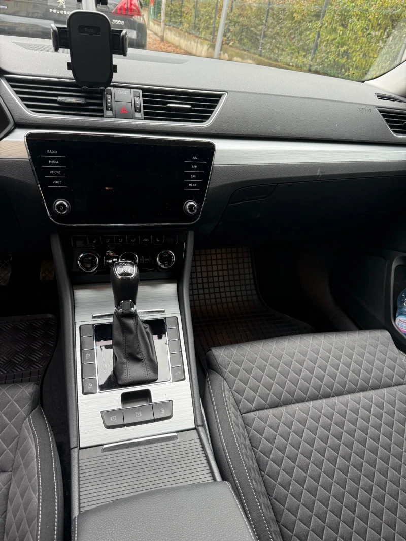 Skoda Superb 4x4, снимка 9 - Автомобили и джипове - 52331612