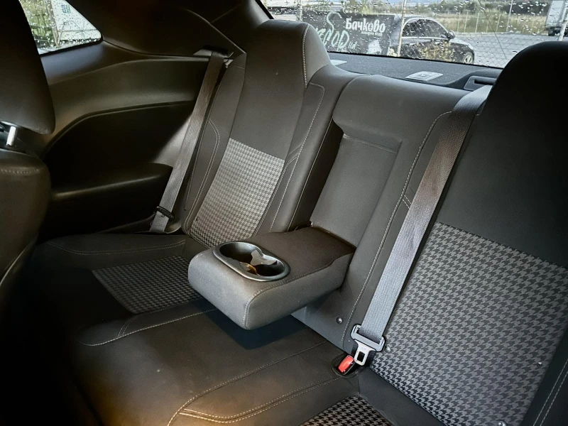 Dodge Challenger, снимка 6 - Автомобили и джипове - 52707852