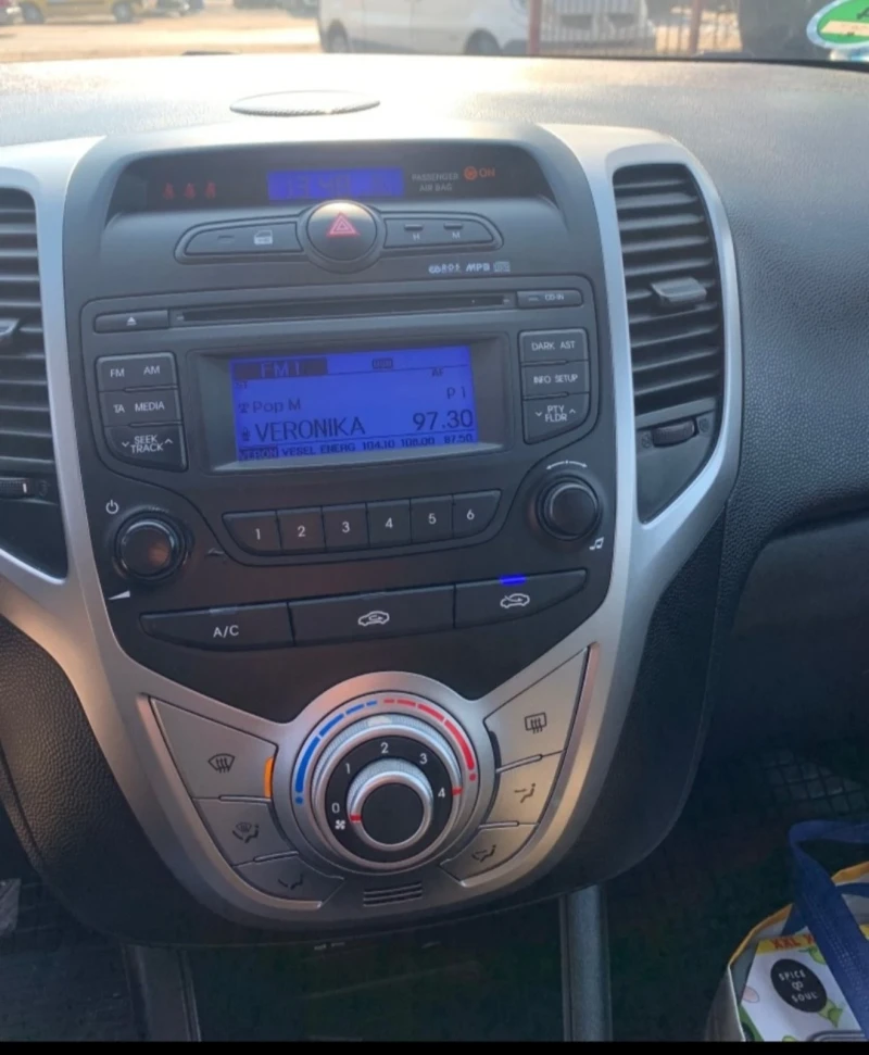 Hyundai Ix20 1.4i, снимка 6 - Автомобили и джипове - 52759370