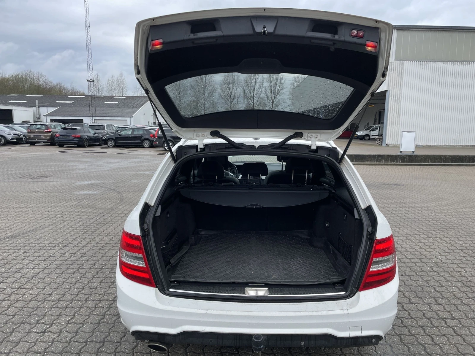 Mercedes-Benz C 220 Cdi / Autimatic / AMG / Distronic / Panorama - изображение 9