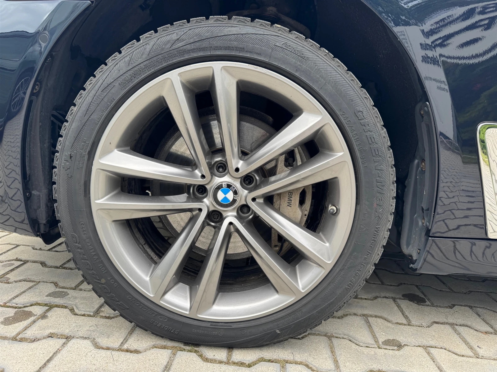 BMW 730 xDrive Sedan - изображение 5
