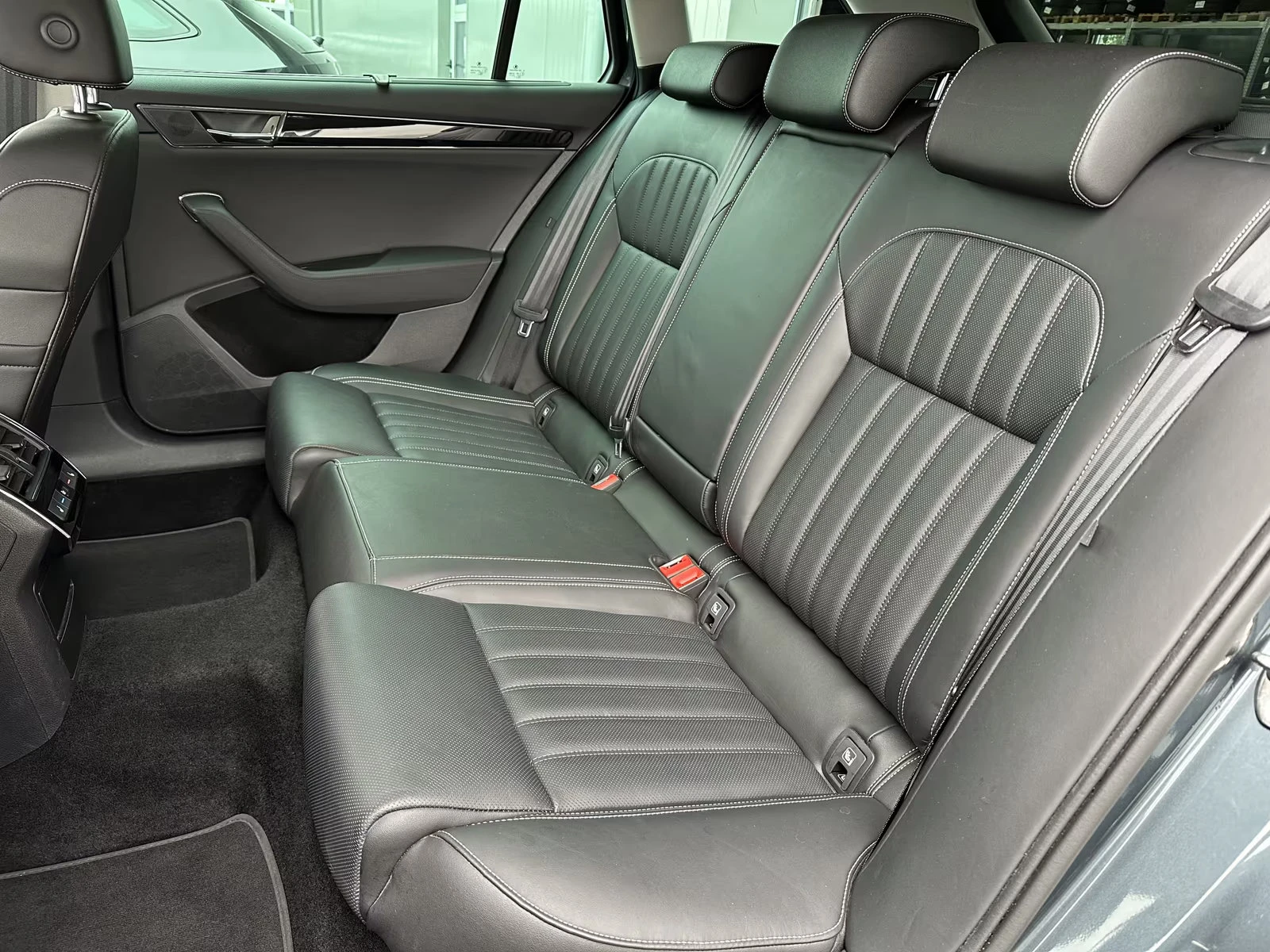 Skoda Superb B.-P./2.0TDI/190HP/DSG/L&K/NAV/MATRIX/ACC/AHK/325f - изображение 10