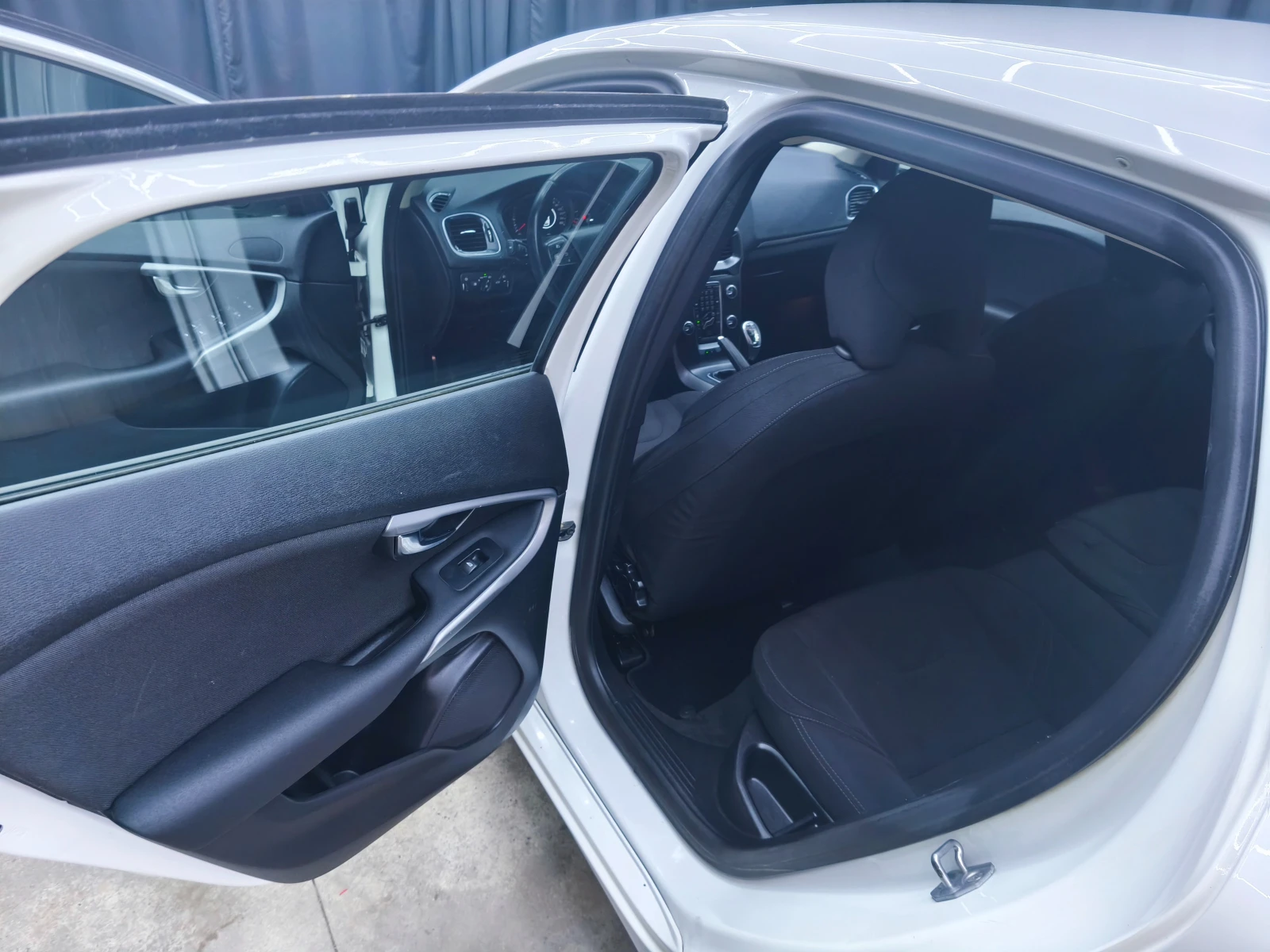 Volvo V40 1.6TDI 6c.k Euro5B - изображение 8