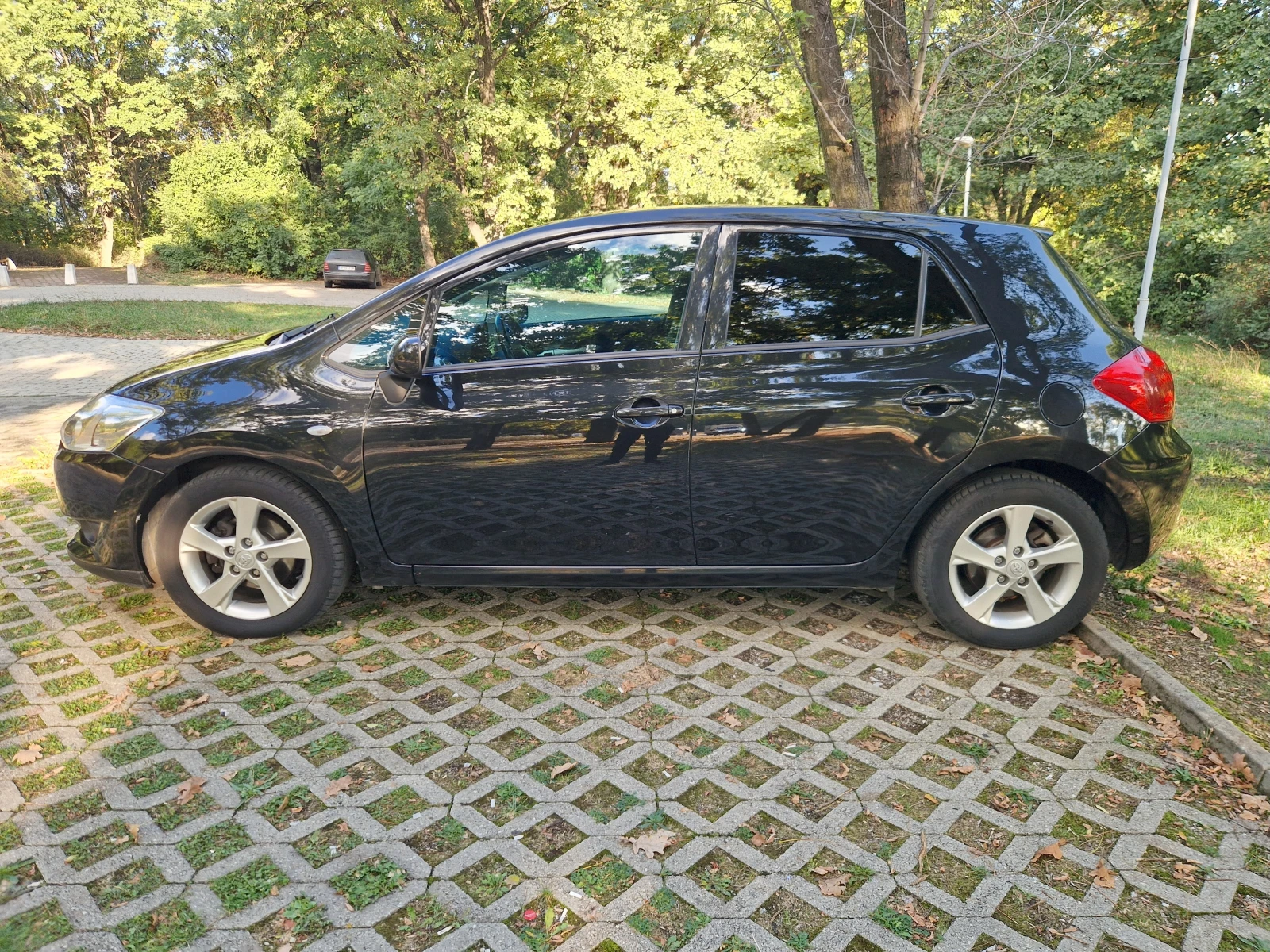 Toyota Auris  - изображение 4