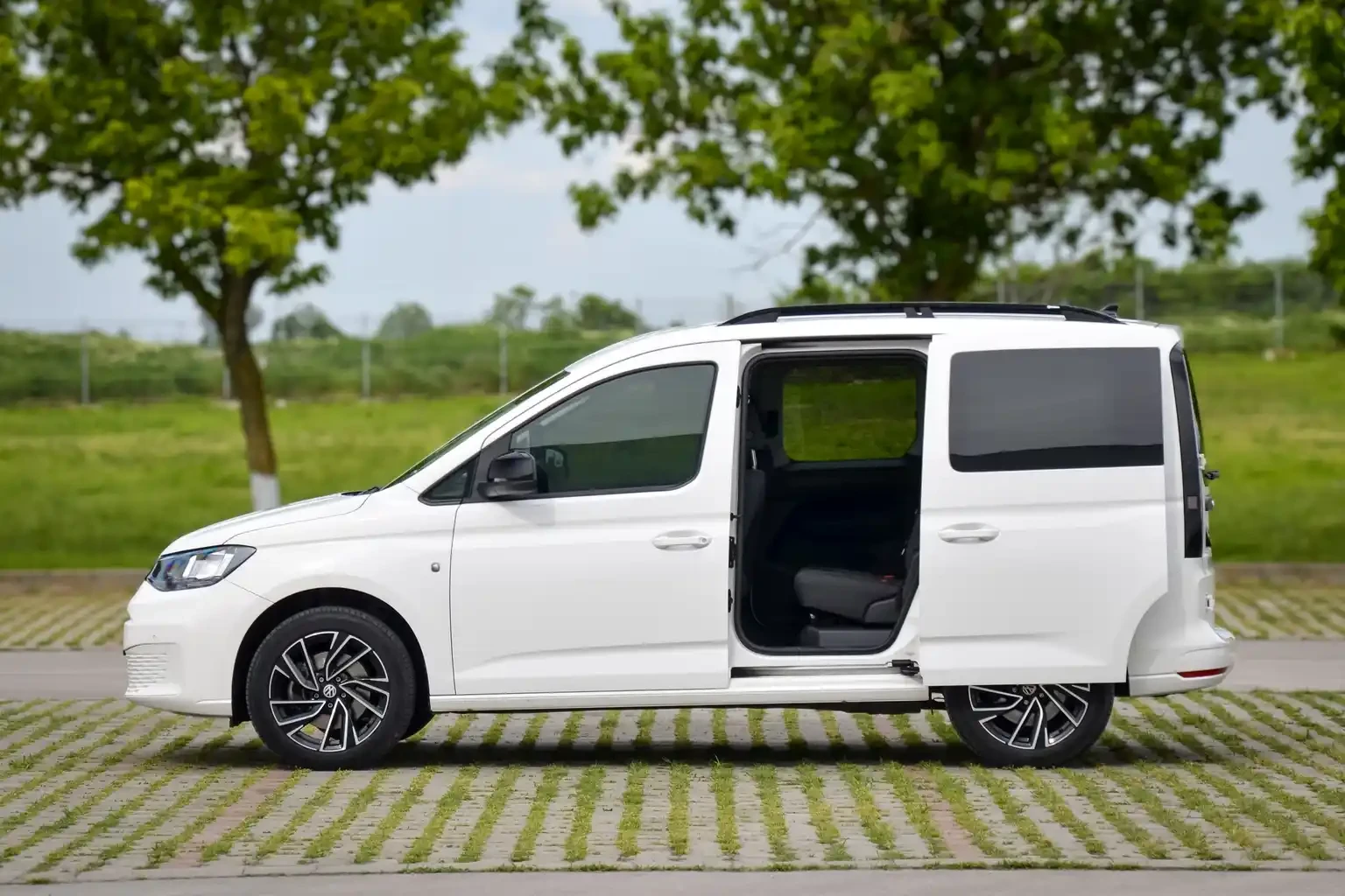 VW Caddy 2, О TDI 102 k.c 6MT / N1 - товарен c 5 места, снимка 8 - Автомобили и джипове - 53768683