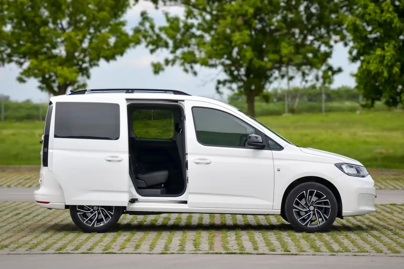 VW Caddy 2, О TDI 102 k.c 6MT / N1 - товарен c 5 места, снимка 9 - Автомобили и джипове - 53768683