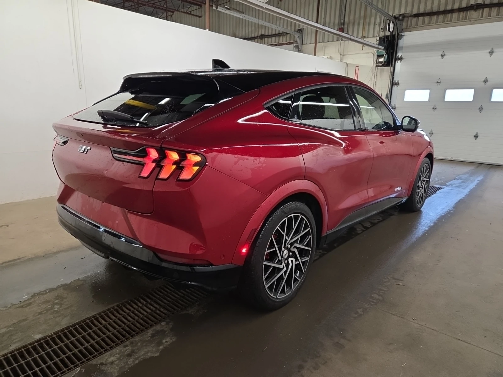 Ford Mustang Mach-E, снимка 3 - Автомобили и джипове - 54576820