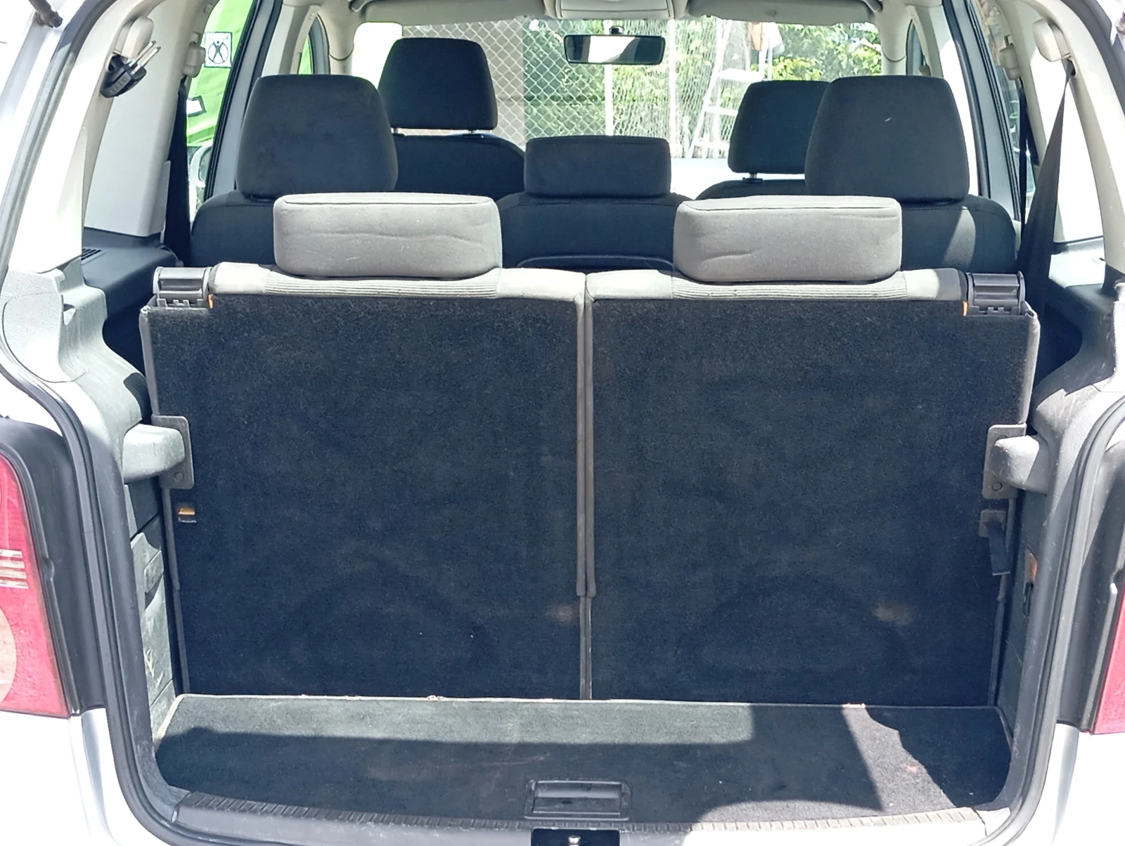 VW Touran 1.9-D-105кс-6+ 1места-КЛИМАТРОНИК, снимка 5 - Автомобили и джипове - 54667461